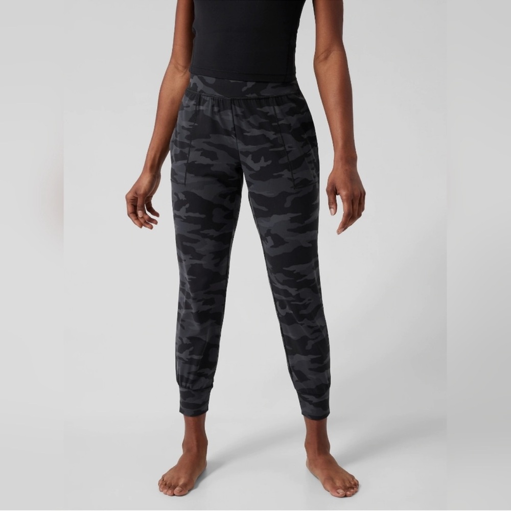 Athleta Salutation Camo Jogger - Picture 1 of 4